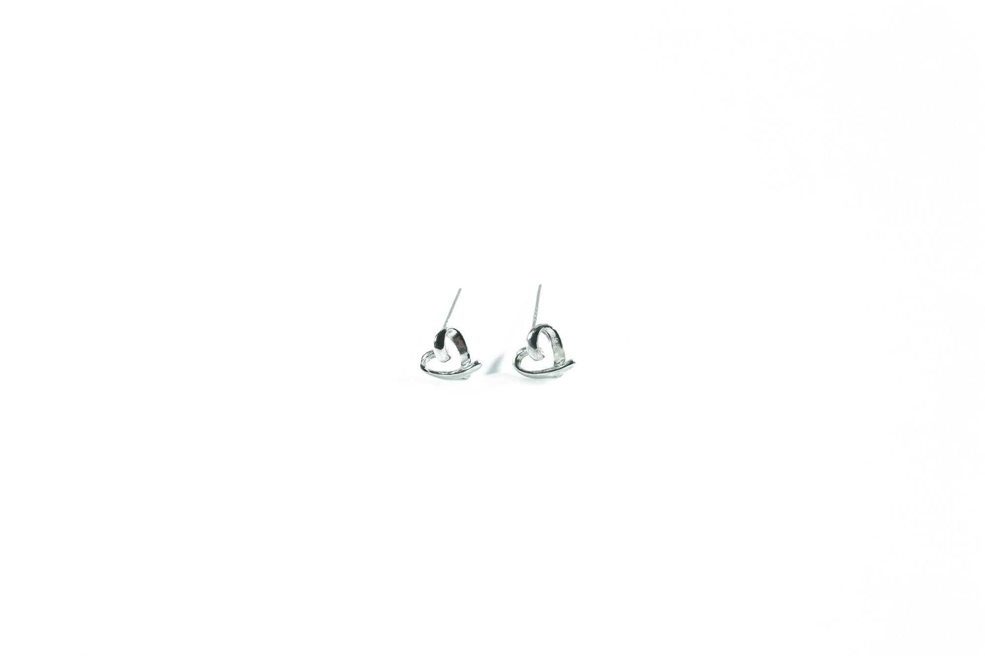 silver line heart earrings