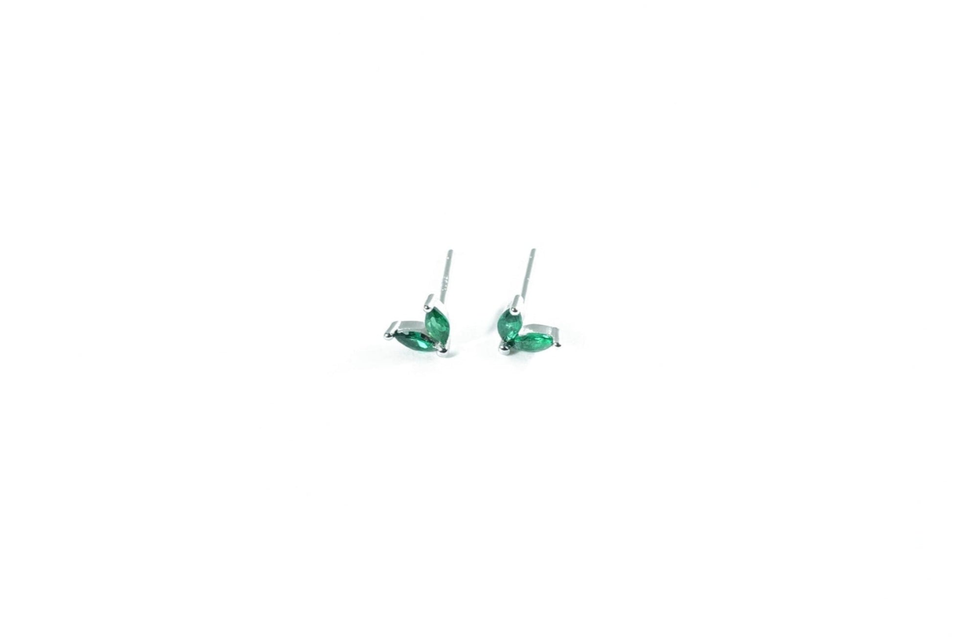elegant silver earrings with zirconia stones for a perfect refined look. design on earth