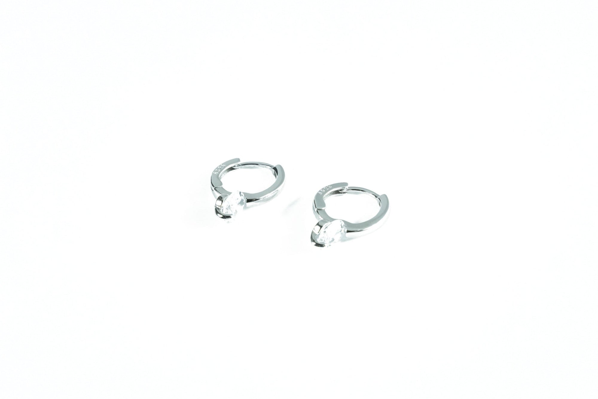 silver earring with a refined diamond, perfect for a modern look.
